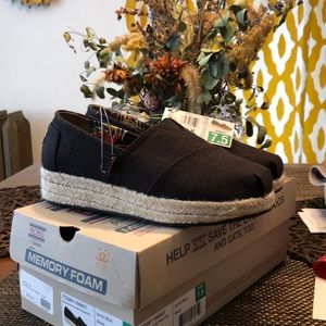 Memory foam wedge shoe